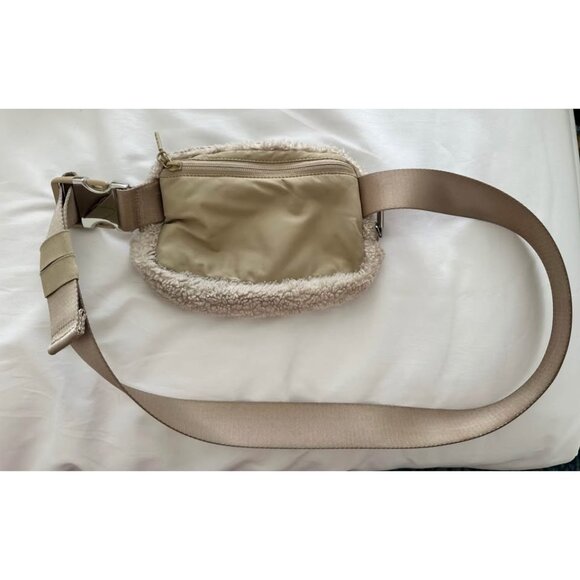 Lululemon Everywhere Belt Bag Fanny Pack 1L Fleece Sherpa Beige - Picture 2 of 10